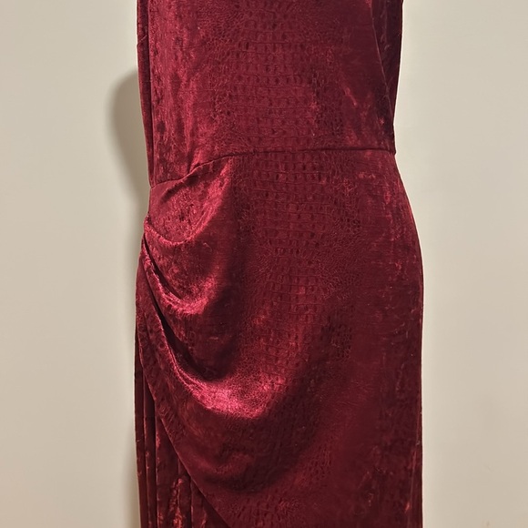 Saylor Cyndey Velvet Snake Midi Slit Dress in Wine Red NWT Size Large - Picture 7 of 11